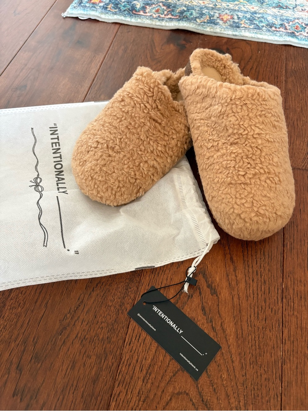 NWT Intentionally Blank Apres Teddy Shearling Slippers Mules Size 7